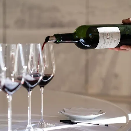 Chateau De Ferrand Oda ve Kahvaltı 4*