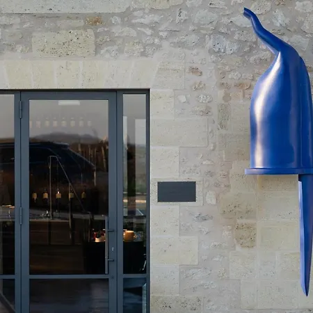 Chateau De Ferrand 4*