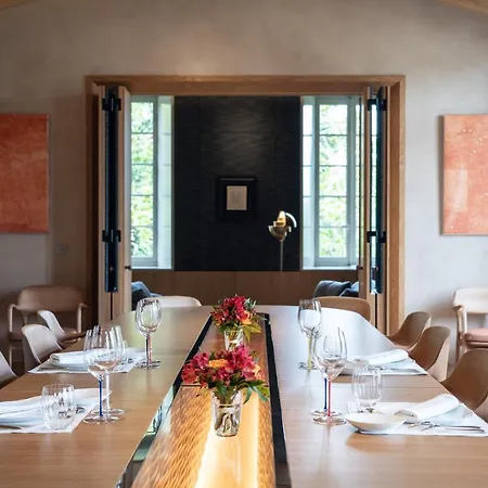 Chateau De Ferrand 4*