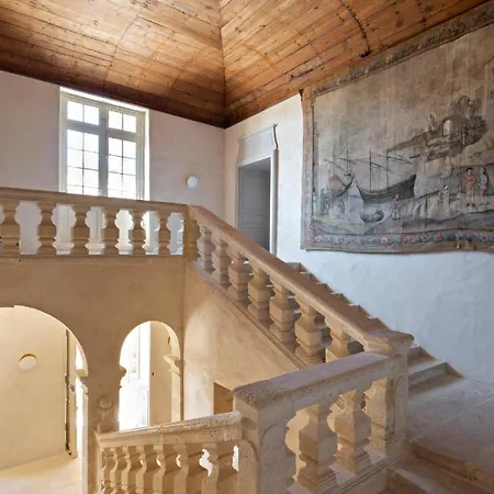Chateau De Ferrand Bed & Breakfast