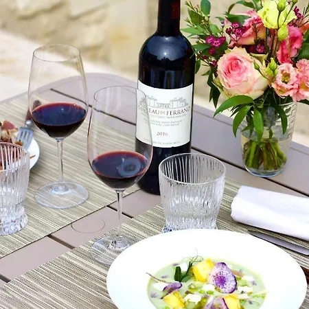 Chateau De Ferrand 4*