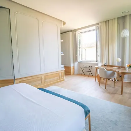 Chateau De Ferrand 4*