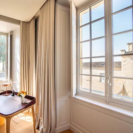 Chateau De Ferrand Bed & Breakfast