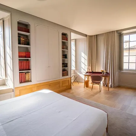 Chateau De Ferrand 4*