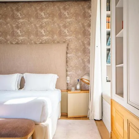 Bed & Breakfast Chateau De Ferrand 4*