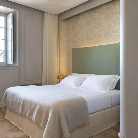 Chateau De Ferrand 4*