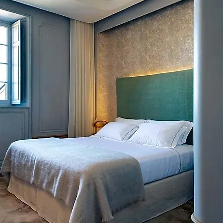 Bed & Breakfast Chateau De Ferrand 4*