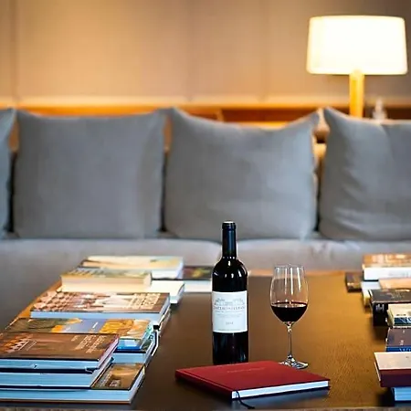 Bed & Breakfast Chateau De Ferrand 4*