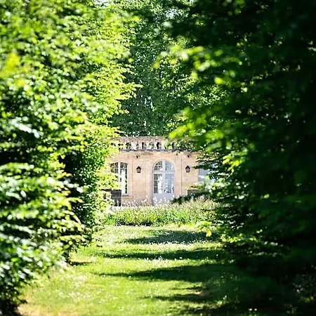Chateau De Ferrand Bed & Breakfast 4*