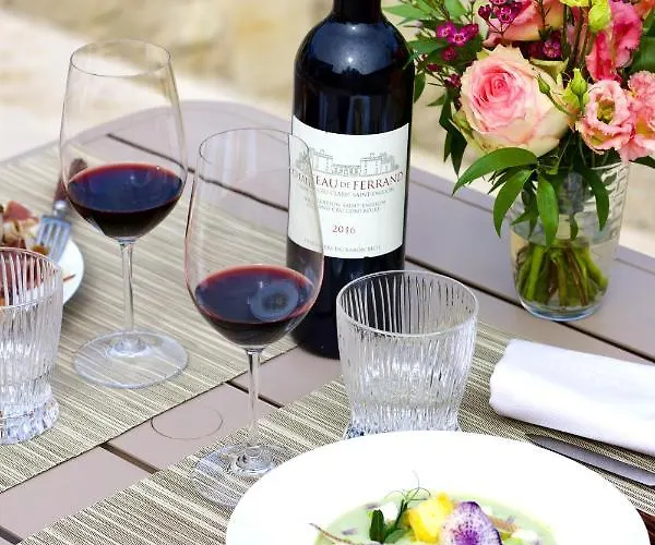 Château De Ferrand 4*