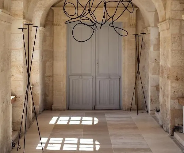 Alojamento de Acomodação e Pequeno-almoço Château De Ferrand 4*