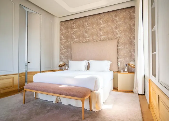 Alojamento de Acomodação e Pequeno-almoço Château De Ferrand 4*