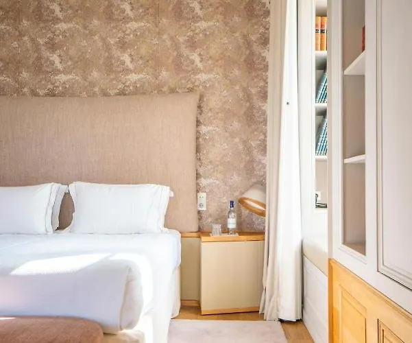 Alojamento de Acomodação e Pequeno-almoço Château De Ferrand 4*