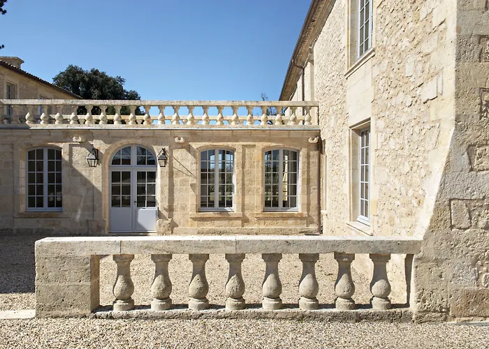 Alojamento de Acomodação e Pequeno-almoço Château De Ferrand 4*